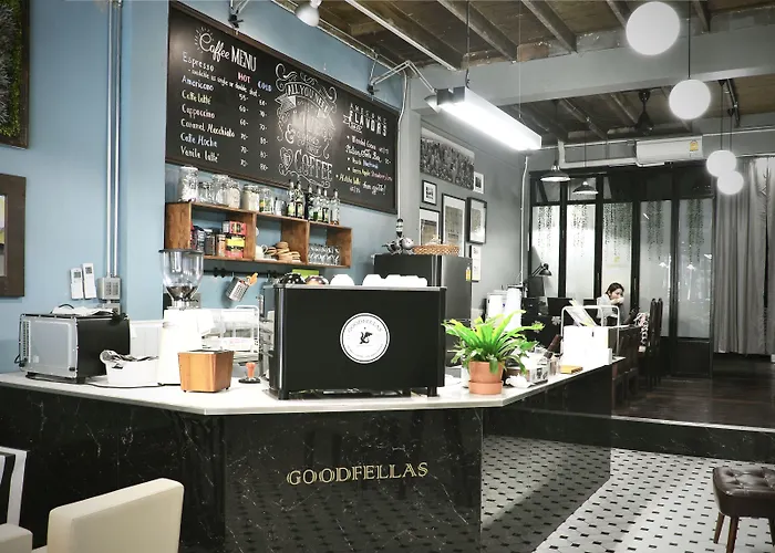 旅馆 Goodfellas Thong Lo #no Check-in After 5pm #please Submit Arrival Time After